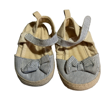 Carter's Shoes / 6-9M